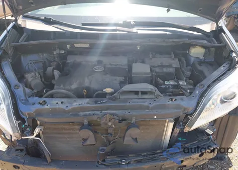 2016 Toyota Sienna Xle 8 Passenger z USA, uszkodzony, nr VIN 5TDYK3DC7GS739537